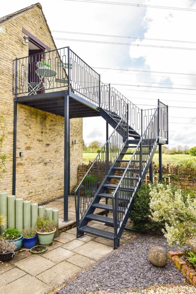 The Lookout At Cloatley Meadow *
