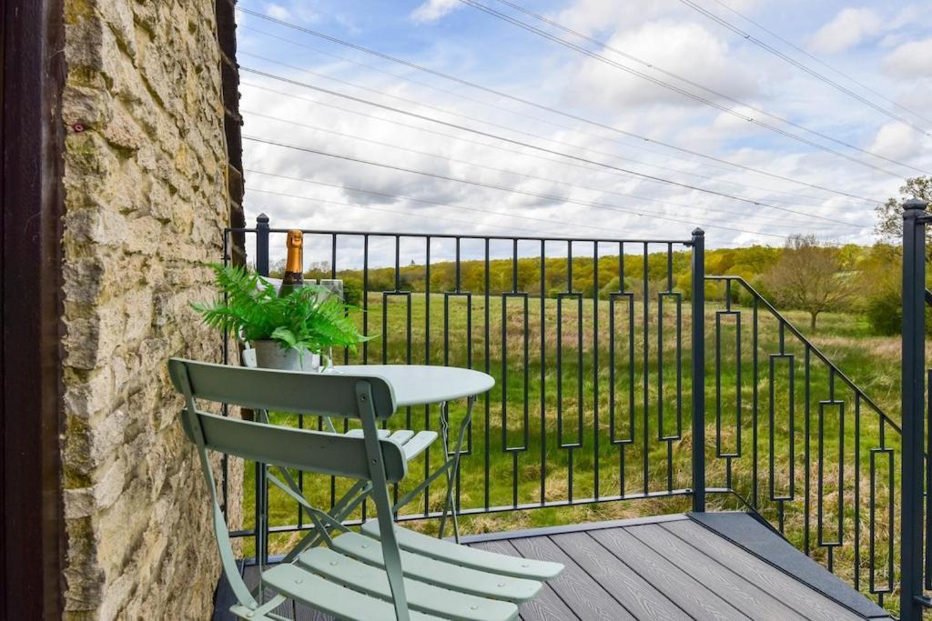 The Lookout At Cloatley Meadow * Hankerton