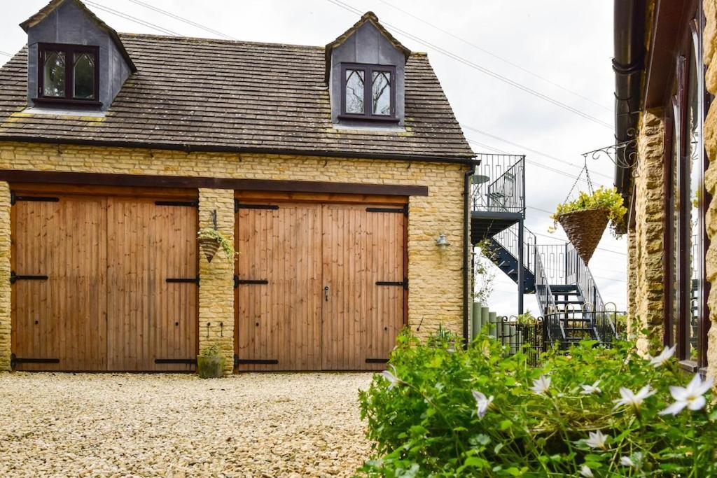 The Lookout At Cloatley Meadow Apartment Hankerton
